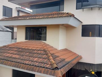 DE  OPORTUNIDAD  SE VENDE RESIDENCIA MUY AMPLIA EN PONCIANO ALTO