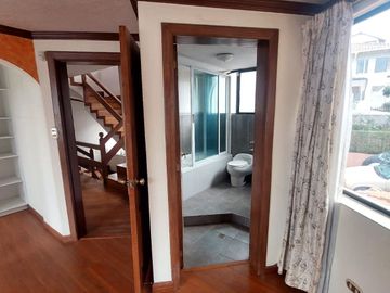 DE  OPORTUNIDAD  SE VENDE RESIDENCIA MUY AMPLIA EN PONCIANO ALTO