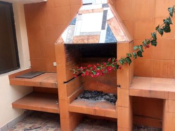 DE  OPORTUNIDAD  SE VENDE RESIDENCIA MUY AMPLIA EN PONCIANO ALTO