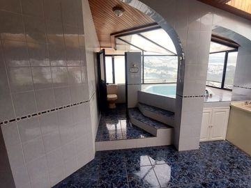 DE  OPORTUNIDAD  SE VENDE RESIDENCIA MUY AMPLIA EN PONCIANO ALTO