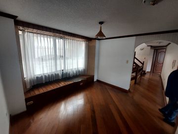 DE  OPORTUNIDAD  SE VENDE RESIDENCIA MUY AMPLIA EN PONCIANO ALTO