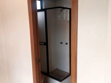 DE  OPORTUNIDAD  SE VENDE RESIDENCIA MUY AMPLIA EN PONCIANO ALTO