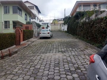DE  OPORTUNIDAD  SE VENDE RESIDENCIA MUY AMPLIA EN PONCIANO ALTO