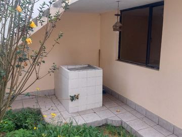 DE  OPORTUNIDAD  SE VENDE RESIDENCIA MUY AMPLIA EN PONCIANO ALTO