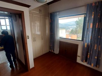 DE  OPORTUNIDAD  SE VENDE RESIDENCIA MUY AMPLIA EN PONCIANO ALTO