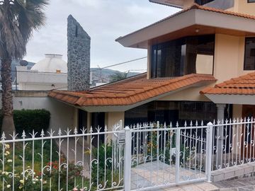 DE  OPORTUNIDAD  SE VENDE RESIDENCIA MUY AMPLIA EN PONCIANO ALTO