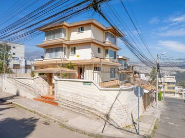 CASA DE VENTA NORTE DE QUITO, 