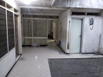 Dijual Rumah Kutisari Indah Barat Surabaya Butuh Renovasi dkt Petra Kampus