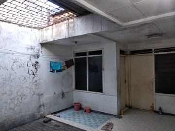 Dijual Rumah Kutisari Indah Barat Surabaya Butuh Renovasi dkt Petra Kampus