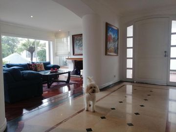 Venta Casa Muy Linda y Comoda, con Piscina, Miravalle - Cumbaya