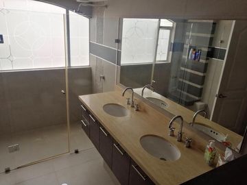 Venta Casa Muy Linda y Comoda, con Piscina, Miravalle - Cumbaya