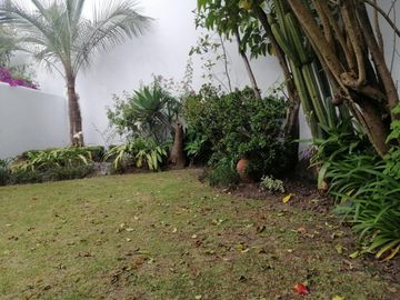 Venta Casa Muy Linda y Comoda, con Piscina, Miravalle - Cumbaya