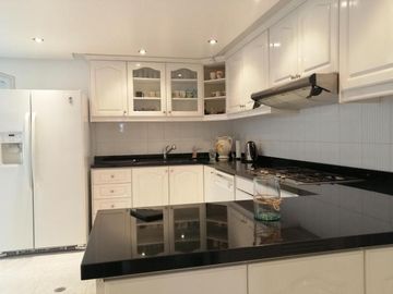 Venta Casa Muy Linda y Comoda, con Piscina, Miravalle - Cumbaya
