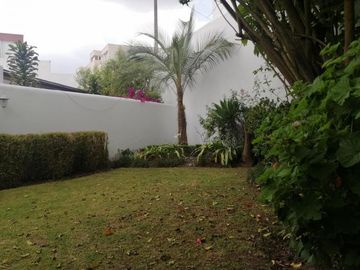 Venta Casa Muy Linda y Comoda, con Piscina, Miravalle - Cumbaya