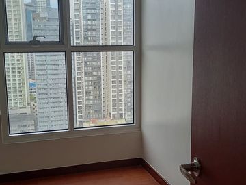 1bedroom condominium in makati paseo de roces rent to own for sale