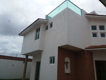 CASA SEMINUEVA, DISEÑO Y ARQUITECTURA CONTEMPORANEA