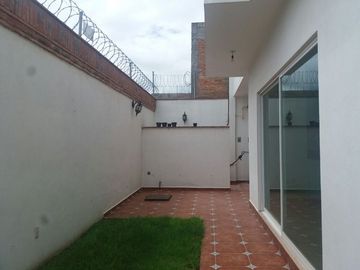 CASA SEMINUEVA, DISEÑO Y ARQUITECTURA CONTEMPORANEA