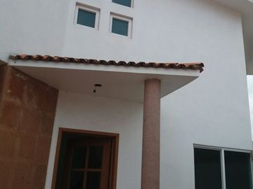 CASA SEMINUEVA, DISEÑO Y ARQUITECTURA CONTEMPORANEA