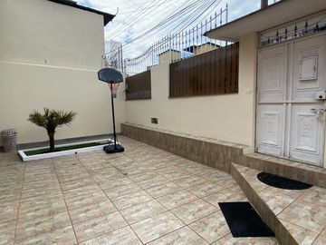 OPORTUNIDAD!Casa independiente $164.900 Sector Playwood cerca Quicentro Sur