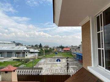 OPORTUNIDAD!Casa independiente $164.900 Sector Playwood cerca Quicentro Sur