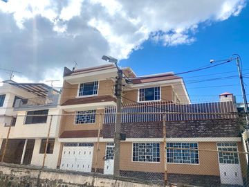OPORTUNIDAD!Casa independiente $164.900 Sector Playwood cerca Quicentro Sur