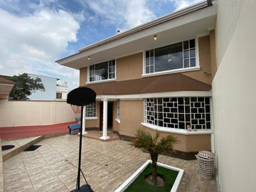 OPORTUNIDAD!Casa independiente $164.900 Sector Playwood cerca Quicentro Sur