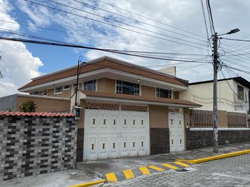 OPORTUNIDAD!Casa independiente $164.900 Sector Playwood cerca Quicentro Sur
