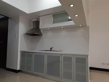 For Sale! Studio Unit with Parking El Jardin Del Presidente Sgt. Esguerra, Quezon City