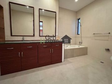 Resale Three Bedrooms Beach Villa in Coral Point