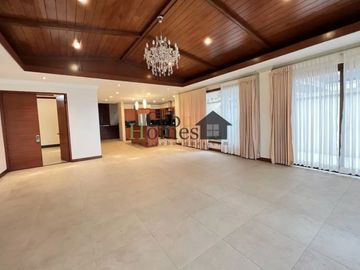 Resale Three Bedrooms Beach Villa in Coral Point