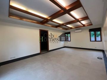 Resale Three Bedrooms Beach Villa in Coral Point