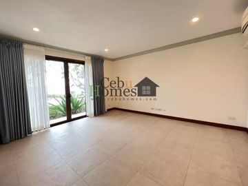 Resale Three Bedrooms Beach Villa in Coral Point