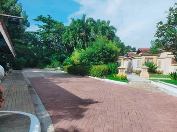 Resale Three Bedrooms Beach Villa in Coral Point
