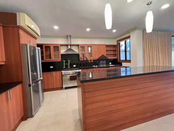 Resale Three Bedrooms Beach Villa in Coral Point
