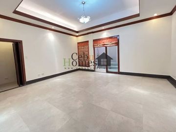 Resale Three Bedrooms Beach Villa in Coral Point