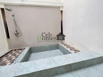 Resale Three Bedrooms Beach Villa in Coral Point