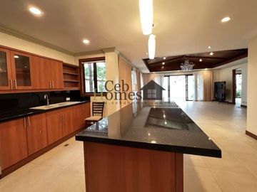 Resale Three Bedrooms Beach Villa in Coral Point