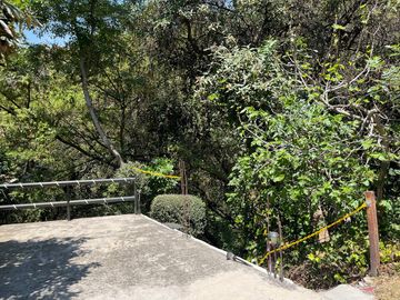 BOSQUE DE LA HERRADURA - CASA CON 6 DEPTOS - COMO TERRENO