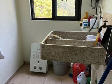 BOSQUE DE LA HERRADURA - CASA CON 6 DEPTOS - COMO TERRENO