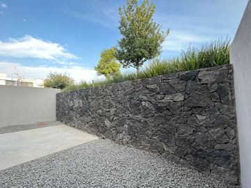 VENTA CASA CON RECAMARA EN PLANTA BAJA EN ALTOZANO QUERÉTARO