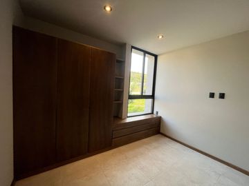 VENTA CASA CON RECAMARA EN PLANTA BAJA EN ALTOZANO QUERÉTARO