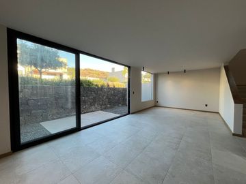 VENTA CASA CON RECAMARA EN PLANTA BAJA EN ALTOZANO QUERÉTARO