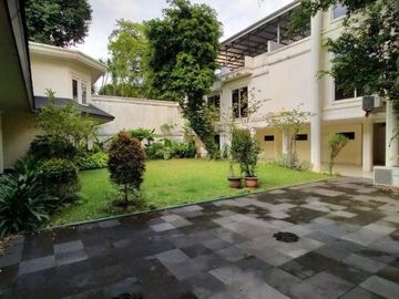 RUMAH LUAS dgn TAMAN at Jl TEUKU UMAR / MENTENG, JAKPUS
