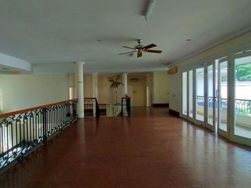 RUMAH LUAS dgn TAMAN at Jl TEUKU UMAR / MENTENG, JAKPUS