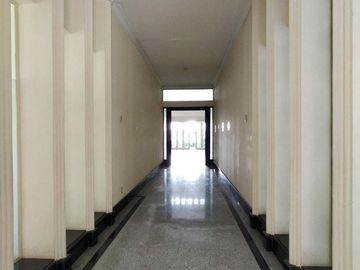 RUMAH LUAS dgn TAMAN at Jl TEUKU UMAR / MENTENG, JAKPUS