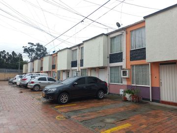 VENTA CASA  CON EXCELENTE UBICACION BARRIO TIMIZA ,KENNEDY .BOGOTA COLOMBIA