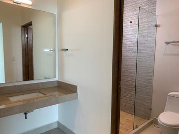 CASA DE TRES PLANTAS EN VENTA EN LADERAS ABEDUL (EL URO)