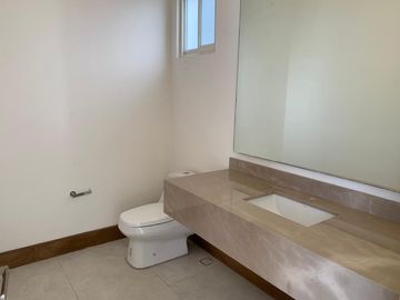 CASA DE TRES PLANTAS EN VENTA EN LADERAS ABEDUL (EL URO)
