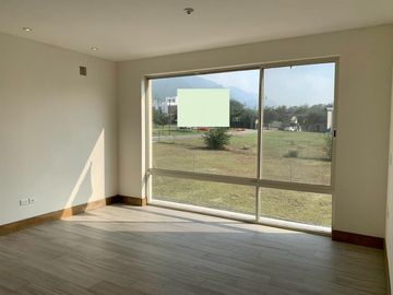 CASA DE TRES PLANTAS EN VENTA EN LADERAS ABEDUL (EL URO)