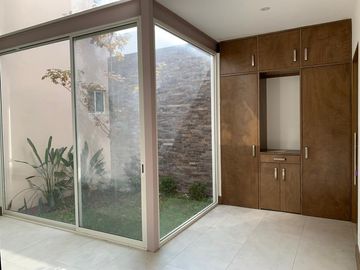 CASA DE TRES PLANTAS EN VENTA EN LADERAS ABEDUL (EL URO)